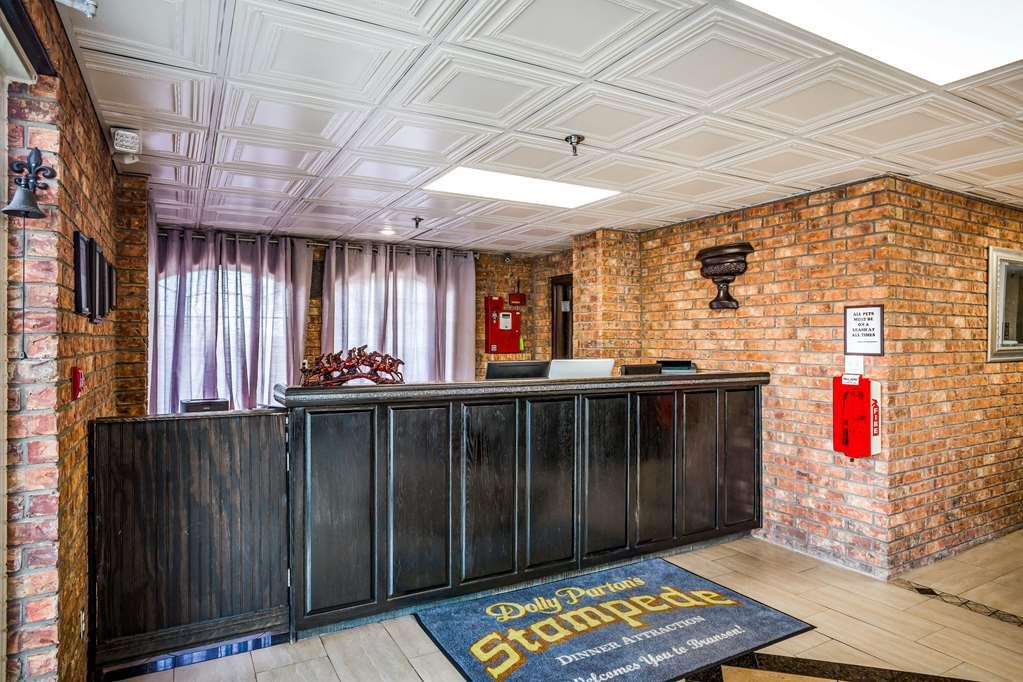 Rodeway Inn Branson, Brick House מראה פנימי תמונה